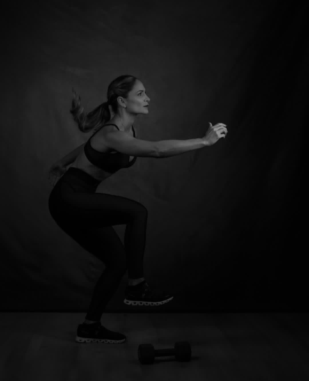 Juliana performing an athletic squat